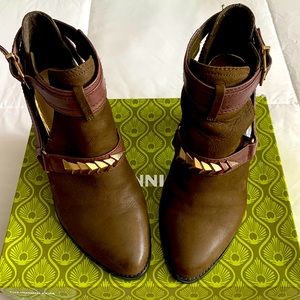 Gianni Bini Derryn Ankle Boots